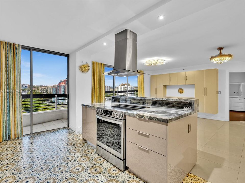 На продажу: $579,000 (2 спален, 2 ванн, 1365 Квадратных фут)