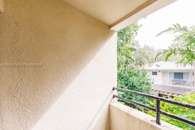 En Venta: $699,000 (2 camas, 2 baños, 895 Pies cuadrados)