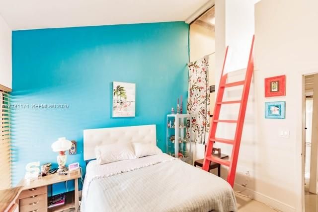 En Venta: $699,000 (2 camas, 2 baños, 895 Pies cuadrados)