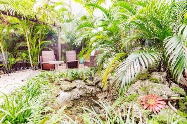 En Venta: $699,000 (2 camas, 2 baños, 895 Pies cuadrados)