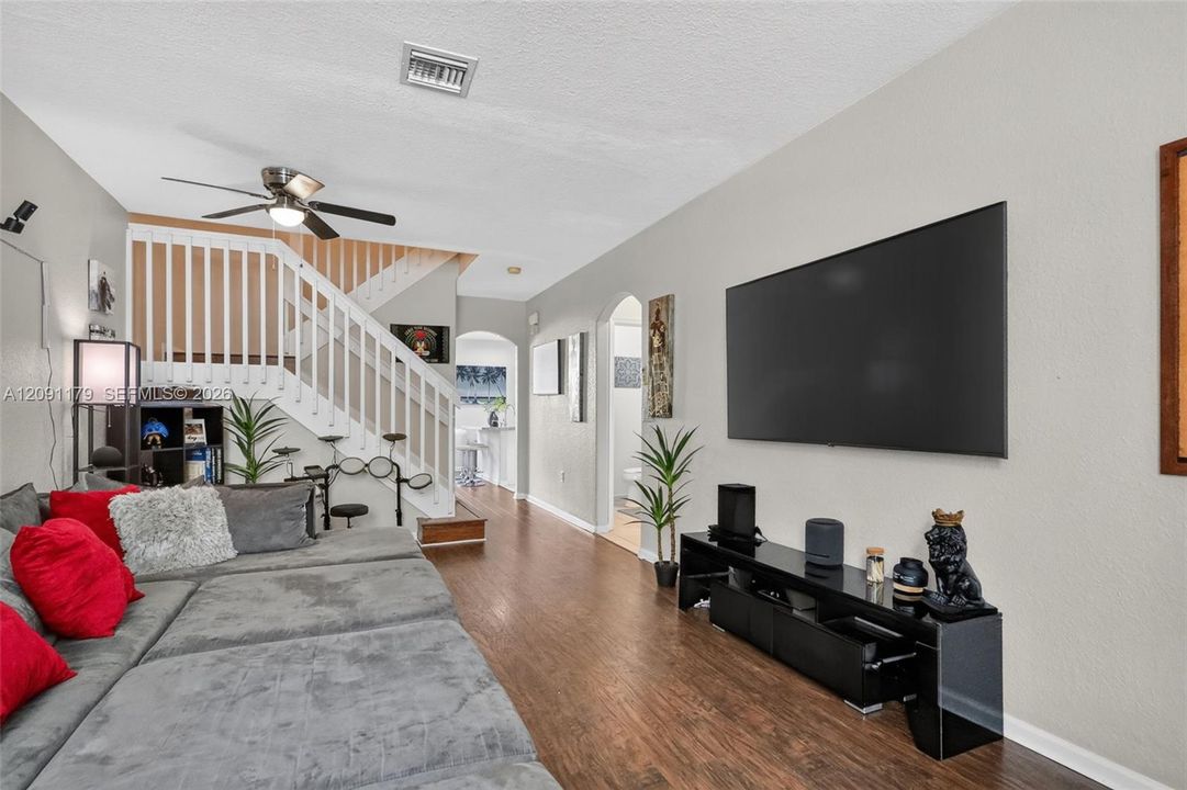 For Sale: $519,000 (4 beds, 3 baths, 1815 Square Feet)