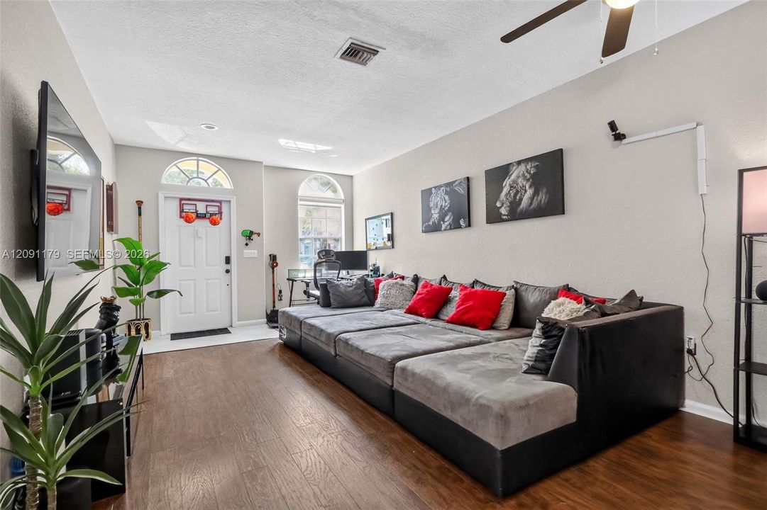 For Sale: $519,000 (4 beds, 3 baths, 1815 Square Feet)