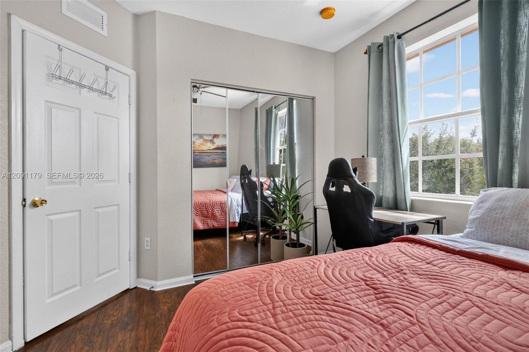 For Sale: $519,000 (4 beds, 3 baths, 1815 Square Feet)