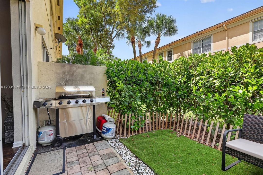 For Sale: $519,000 (4 beds, 3 baths, 1815 Square Feet)