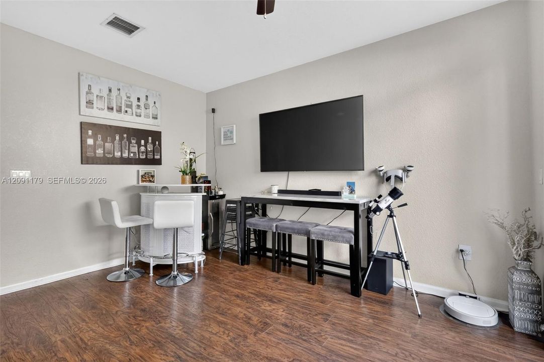 For Sale: $519,000 (4 beds, 3 baths, 1815 Square Feet)