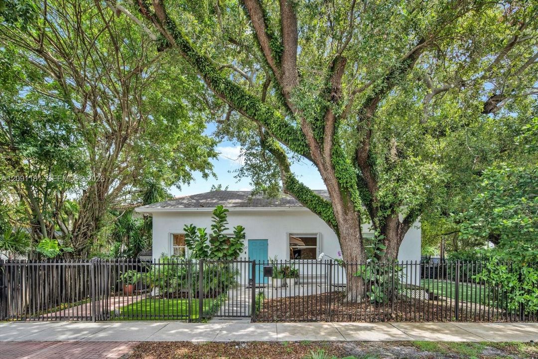 En Venta: $980,000 (3 camas, 2 baños, 1424 Pies cuadrados)