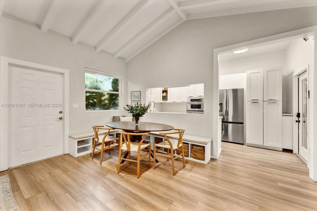En Venta: $980,000 (3 camas, 2 baños, 1424 Pies cuadrados)