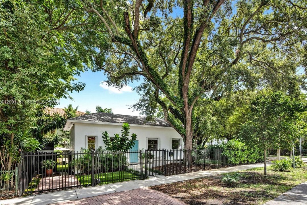 En Venta: $980,000 (3 camas, 2 baños, 1424 Pies cuadrados)