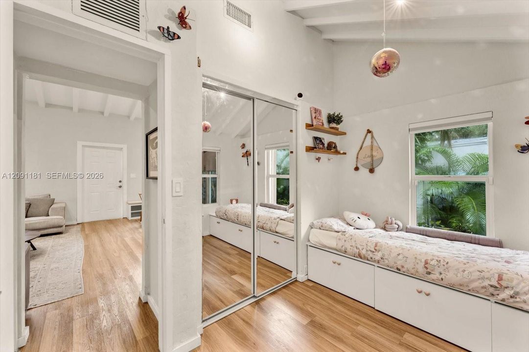 En Venta: $980,000 (3 camas, 2 baños, 1424 Pies cuadrados)