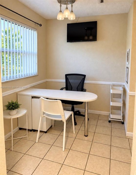 For Sale: $285,000 (2 beds, 2 baths, 1200 Square Feet)