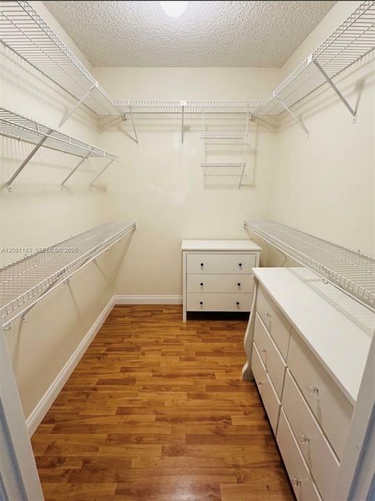 For Sale: $285,000 (2 beds, 2 baths, 1200 Square Feet)