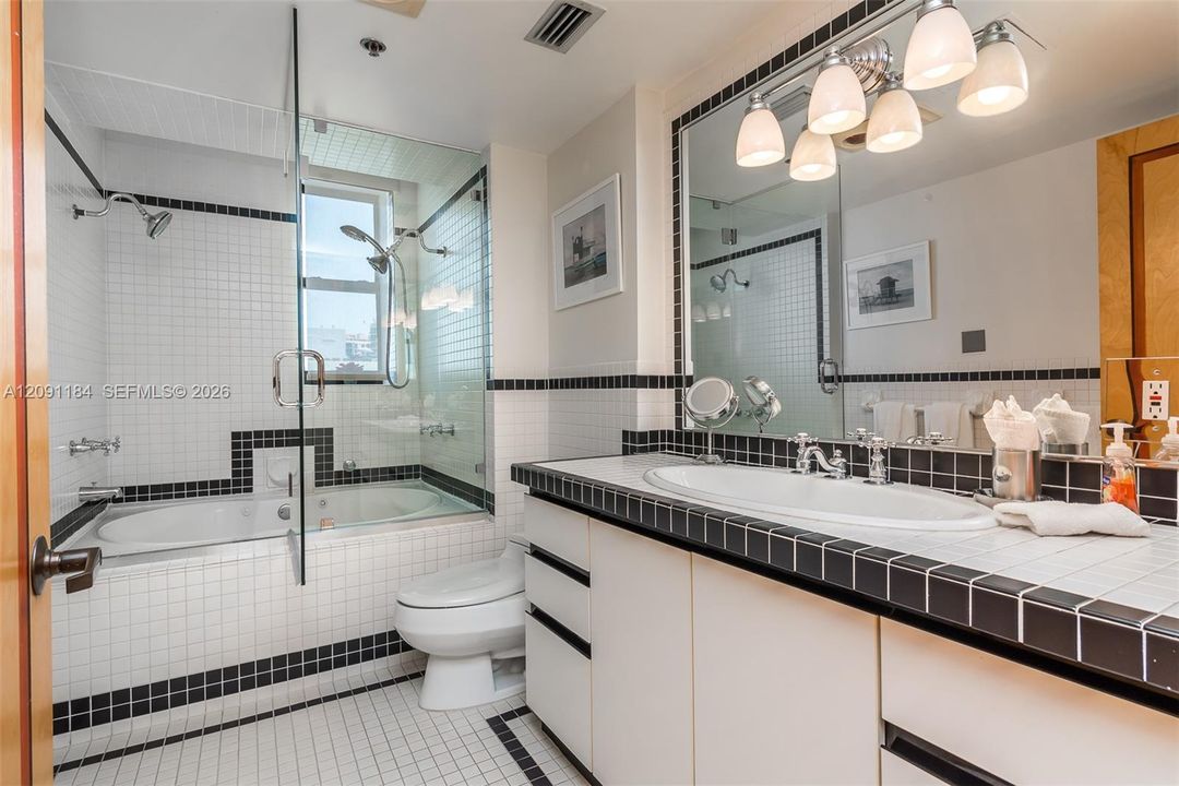 For Sale: $1,250,000 (2 beds, 2 baths, 1350 Square Feet)