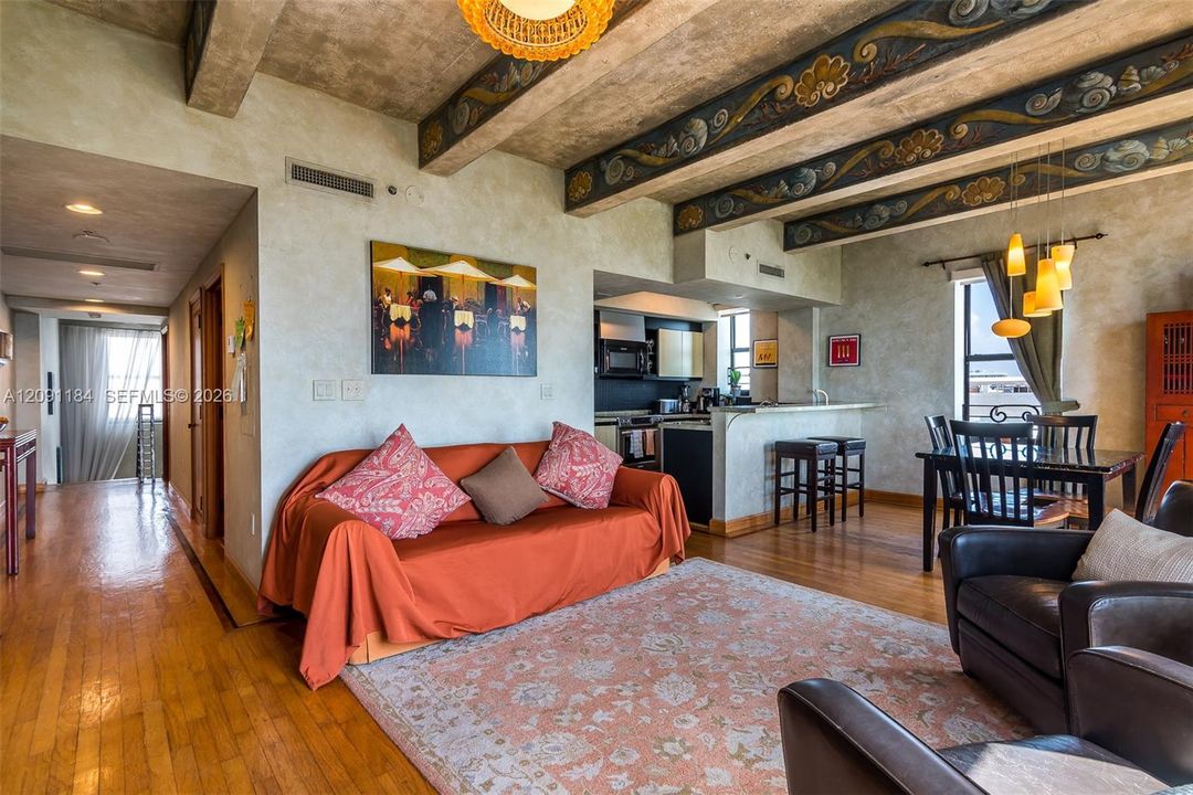 For Sale: $1,250,000 (2 beds, 2 baths, 1350 Square Feet)