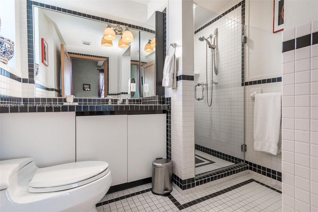 For Sale: $1,250,000 (2 beds, 2 baths, 1350 Square Feet)