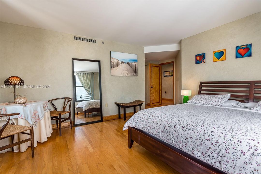 For Sale: $1,250,000 (2 beds, 2 baths, 1350 Square Feet)