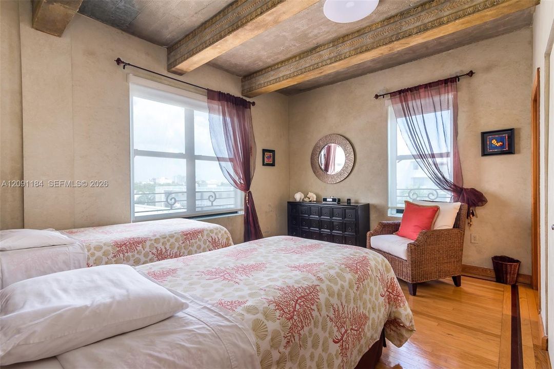 For Sale: $1,250,000 (2 beds, 2 baths, 1350 Square Feet)