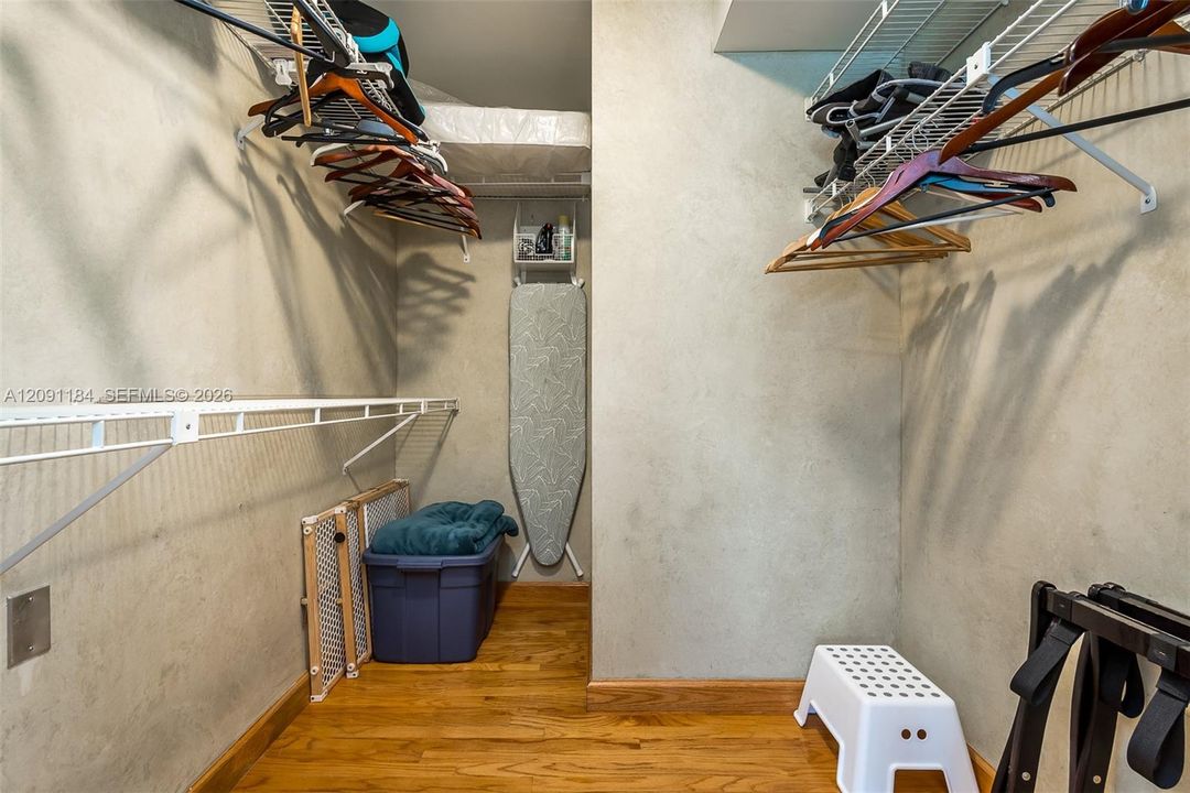 For Sale: $1,250,000 (2 beds, 2 baths, 1350 Square Feet)