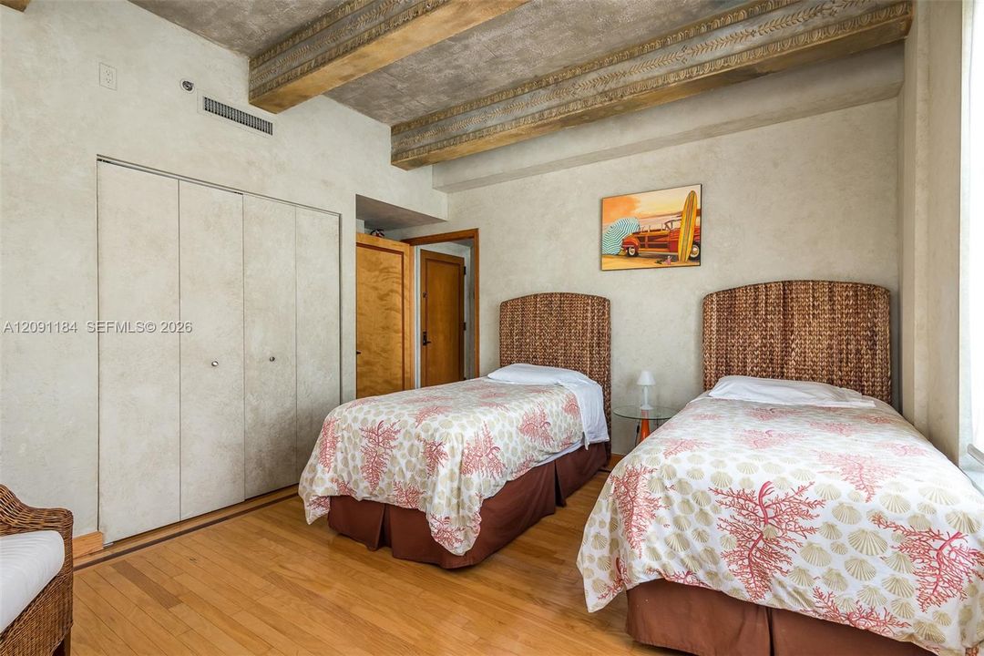 For Sale: $1,250,000 (2 beds, 2 baths, 1350 Square Feet)