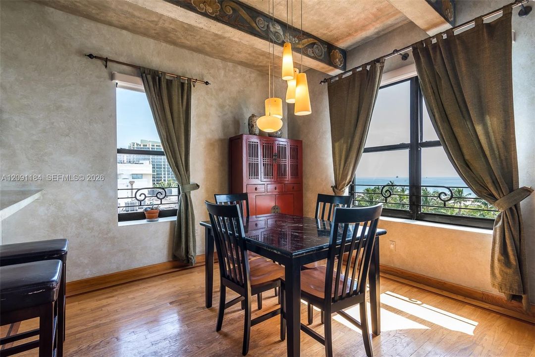 For Sale: $1,250,000 (2 beds, 2 baths, 1350 Square Feet)