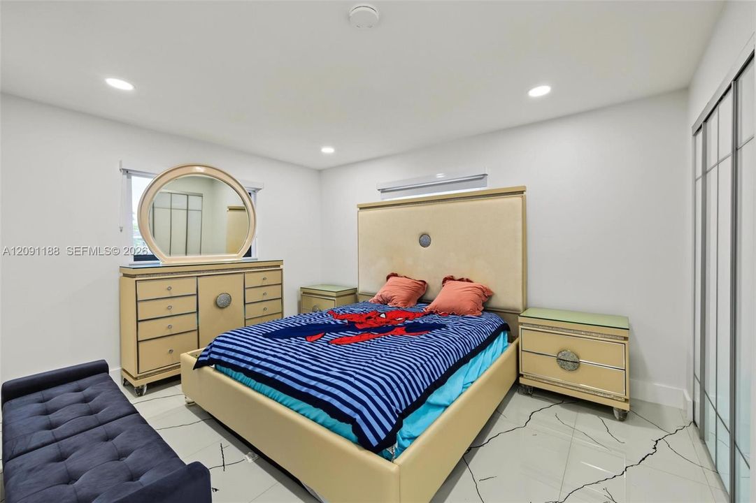 For Rent: $14,000 (3 beds, 2 baths, 1579 Square Feet)