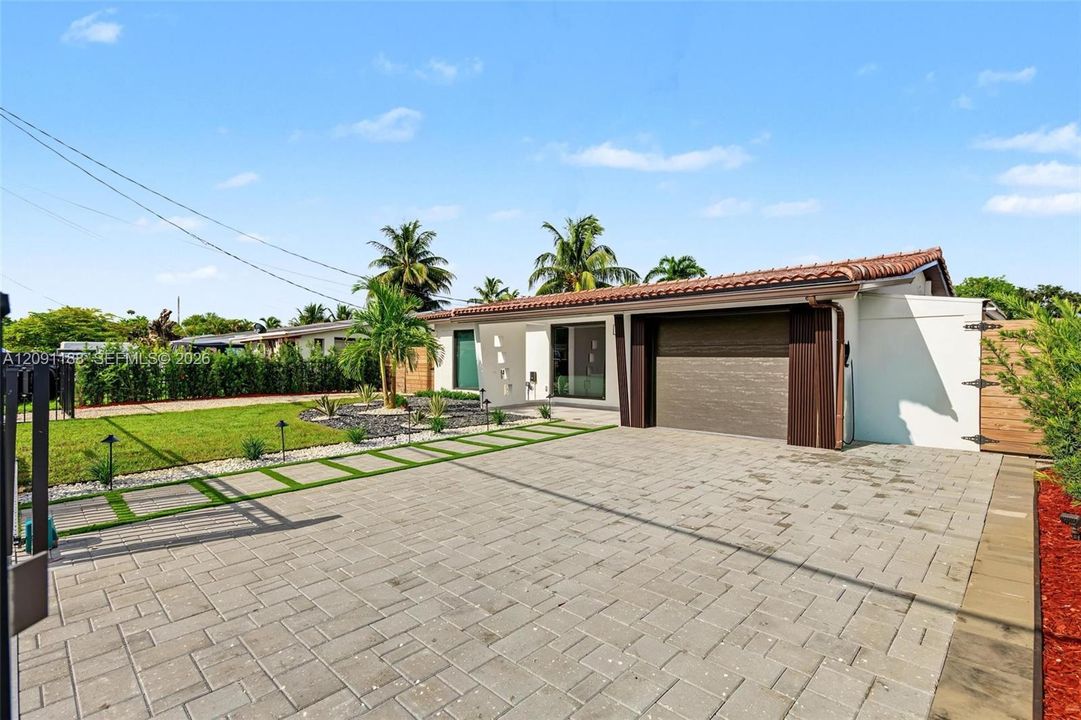 For Rent: $14,000 (3 beds, 2 baths, 1579 Square Feet)