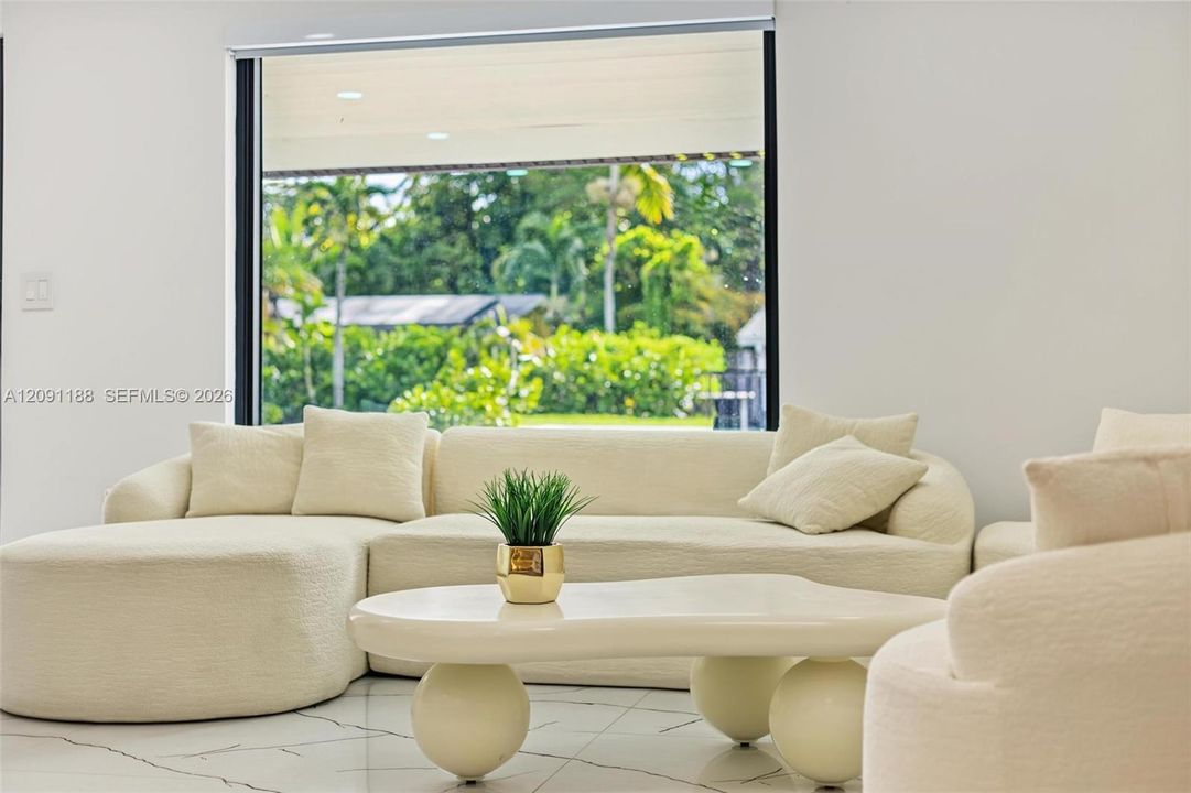 For Rent: $14,000 (3 beds, 2 baths, 1579 Square Feet)