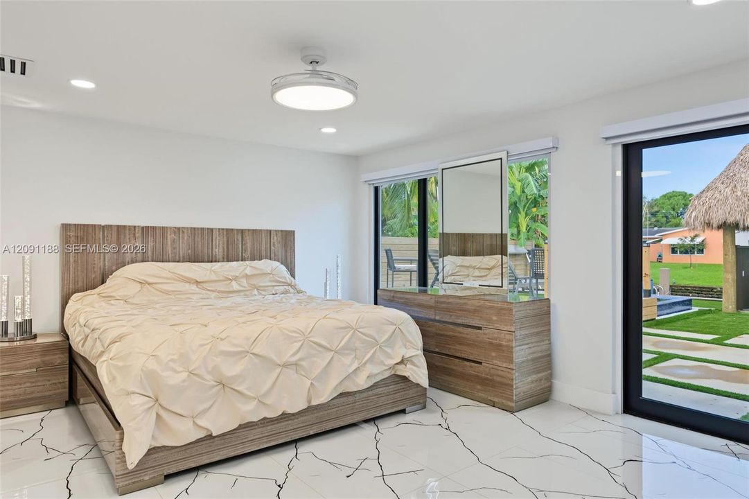 For Rent: $14,000 (3 beds, 2 baths, 1579 Square Feet)