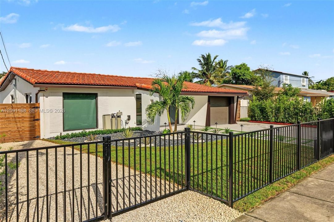 For Rent: $14,000 (3 beds, 2 baths, 1579 Square Feet)