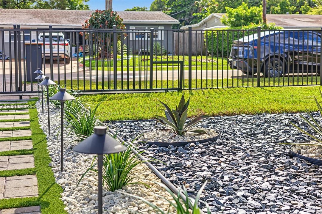 For Rent: $14,000 (3 beds, 2 baths, 1579 Square Feet)