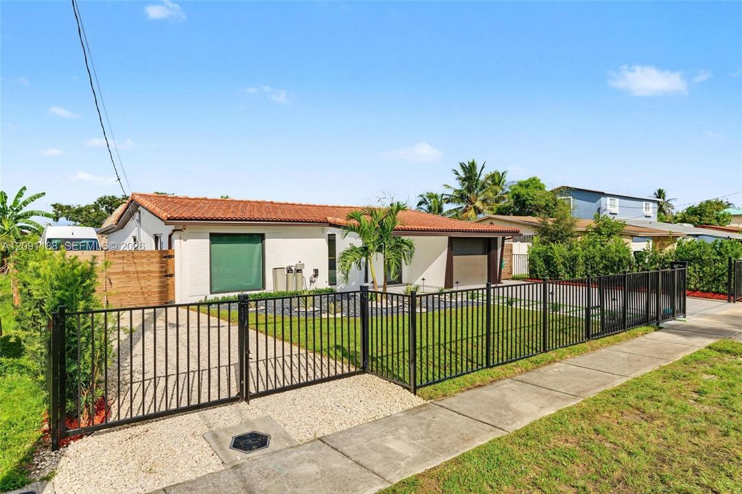 For Rent: $14,000 (3 beds, 2 baths, 1579 Square Feet)