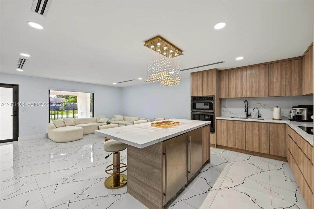 For Rent: $14,000 (3 beds, 2 baths, 1579 Square Feet)
