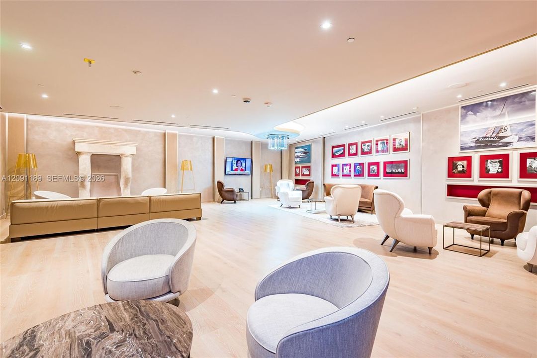 Active With Contract: $4,500 (1 beds, 1 baths, 826 Square Feet)
