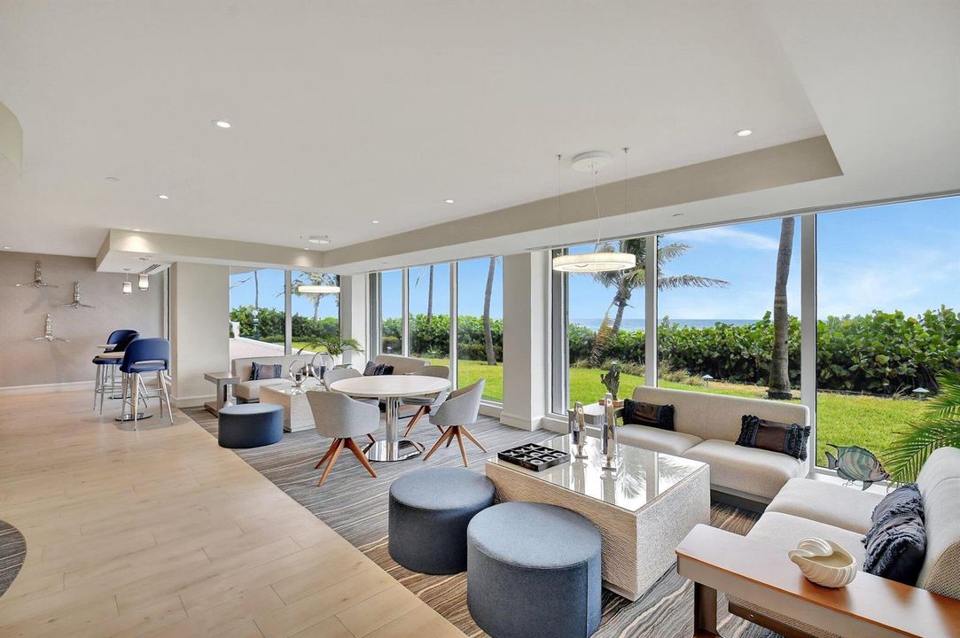COMMUNITY BEACH CLUB ROOM