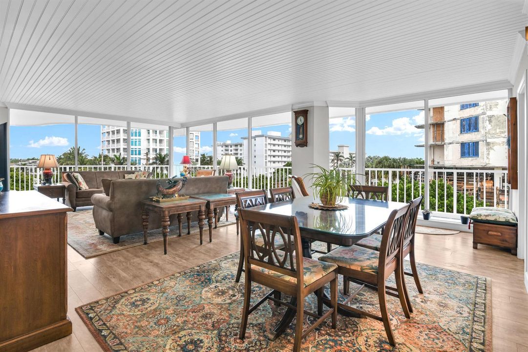 Living room Dining room Area