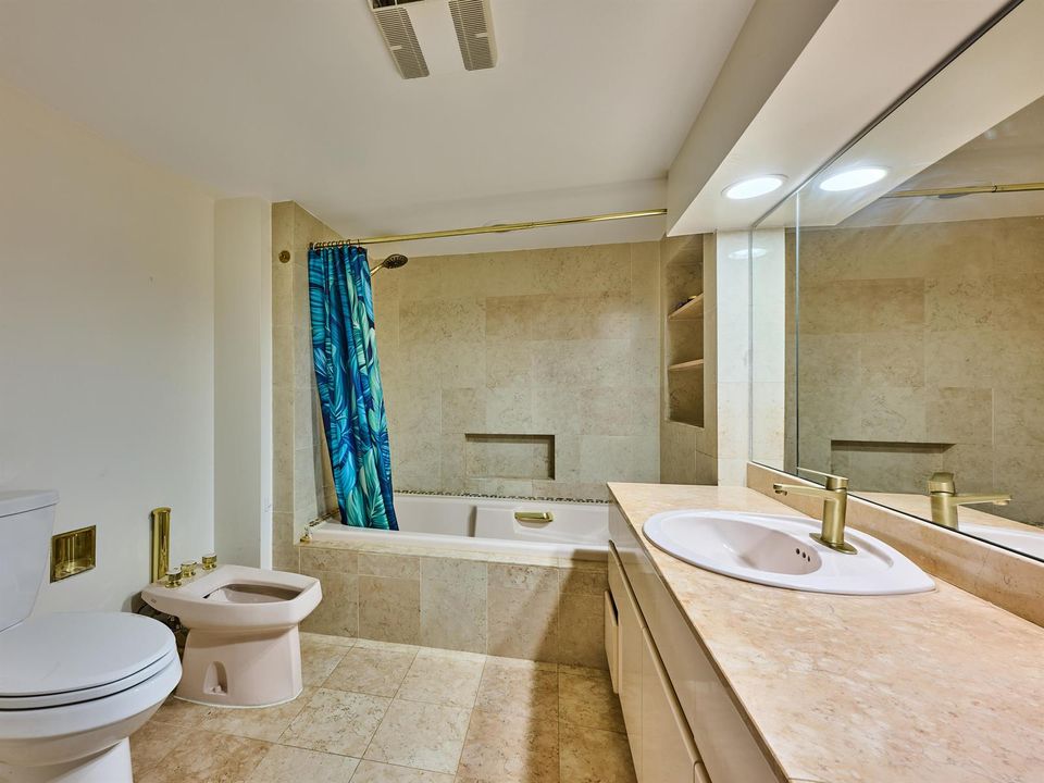 #2 'HERS' Main Bath