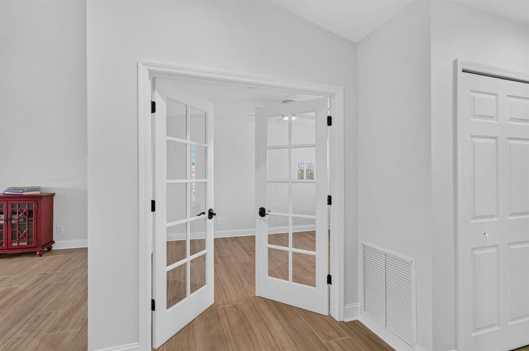 DEN/2ND BEDROOM