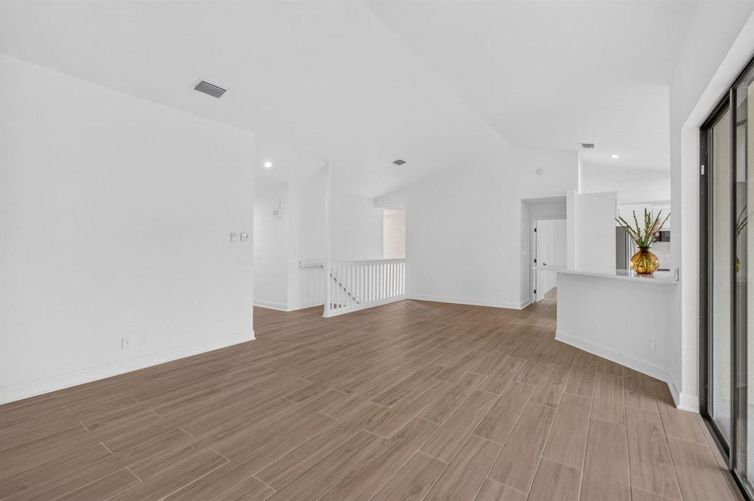LIVING/DINING