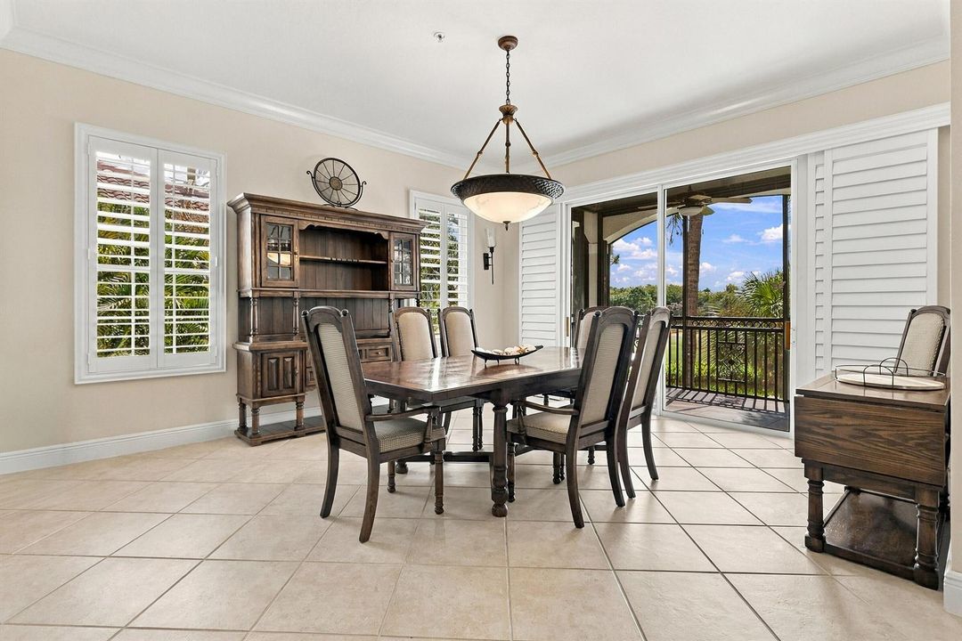 28_dining area