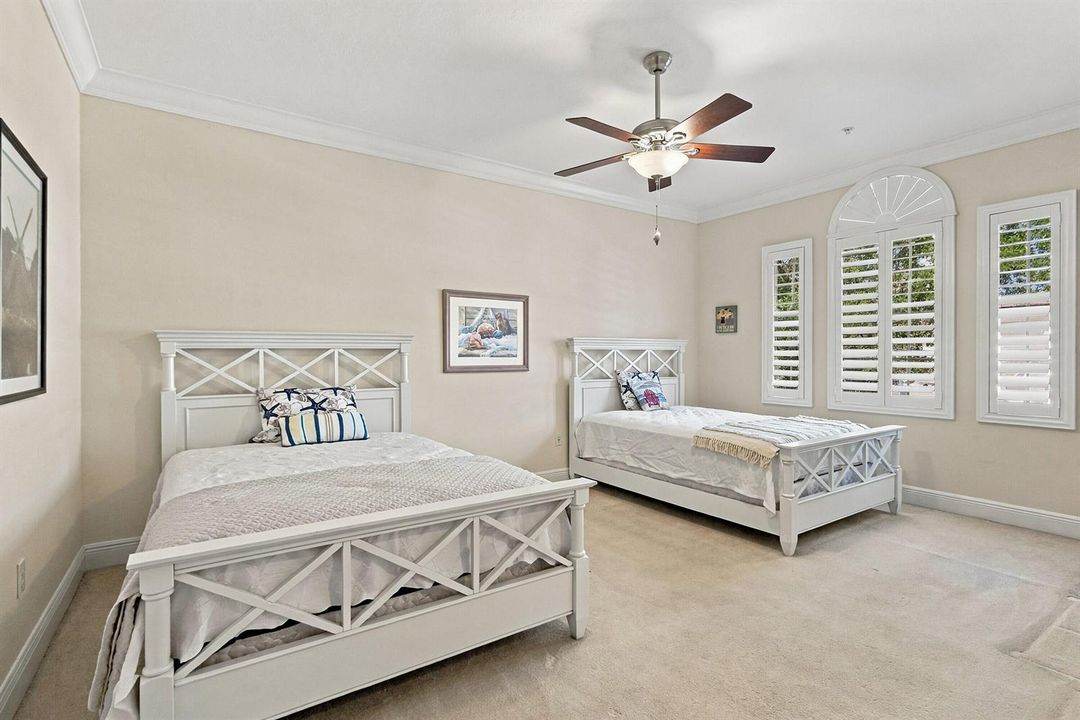 10_bedroom