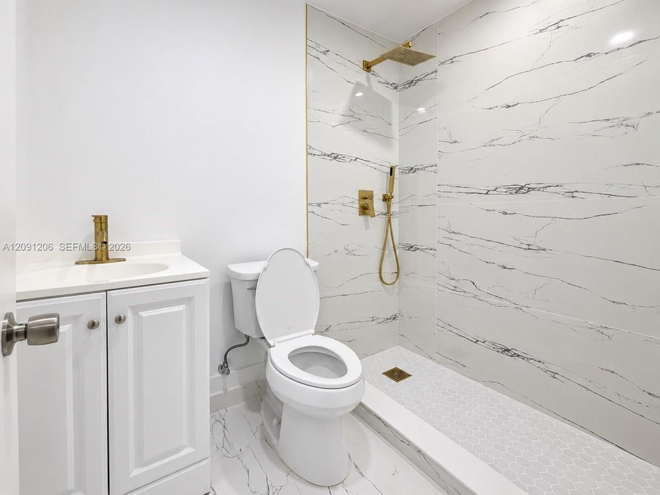 For Rent: $1,300 (1 beds, 1 baths, 1755 Square Feet)