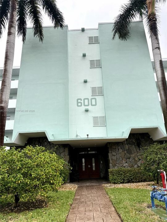 En Venta: $250,000 (2 camas, 2 baños, 1100 Pies cuadrados)
