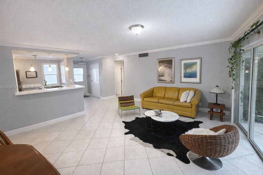 En Venta: $250,000 (2 camas, 2 baños, 1100 Pies cuadrados)