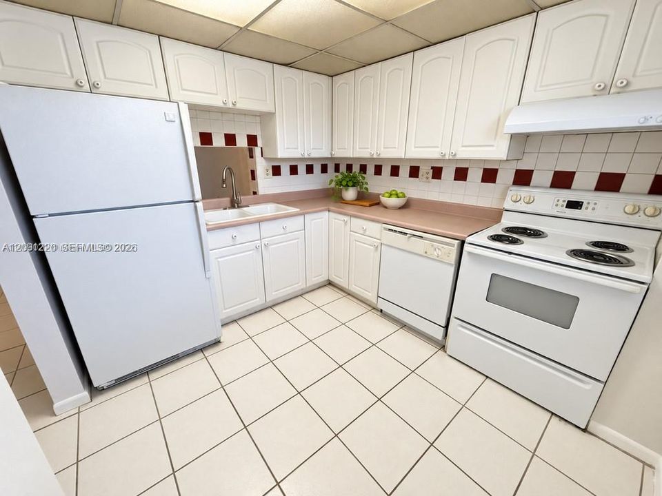 На продажу: $150,000 (2 спален, 2 ванн, 1020 Квадратных фут)