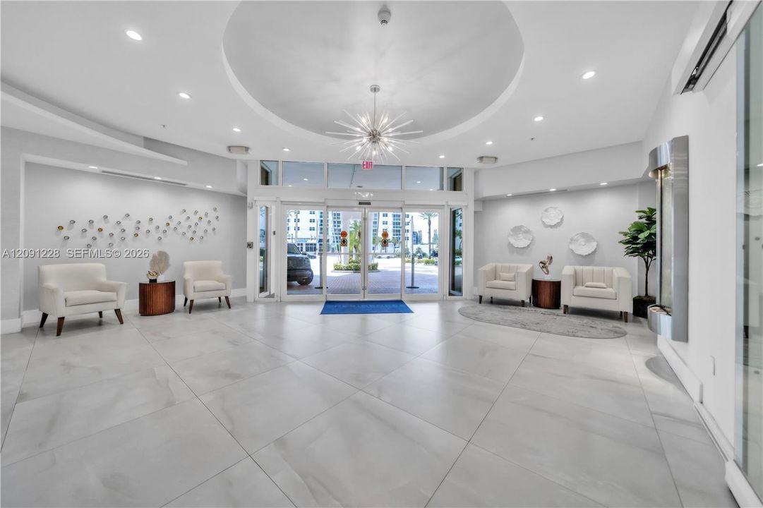 For Rent: $2,600 (1 beds, 1 baths, 817 Square Feet)