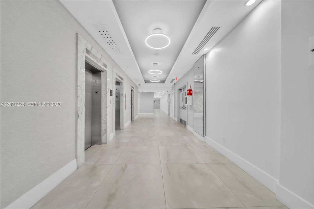 For Rent: $2,600 (1 beds, 1 baths, 817 Square Feet)