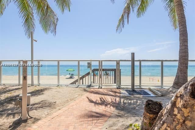 For Rent: $2,600 (1 beds, 1 baths, 817 Square Feet)