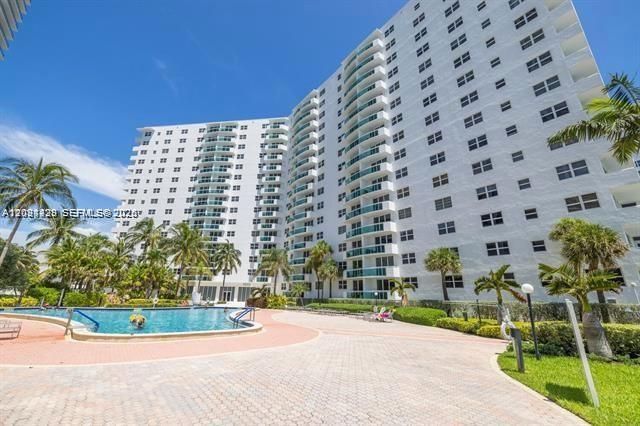 For Rent: $2,600 (1 beds, 1 baths, 817 Square Feet)