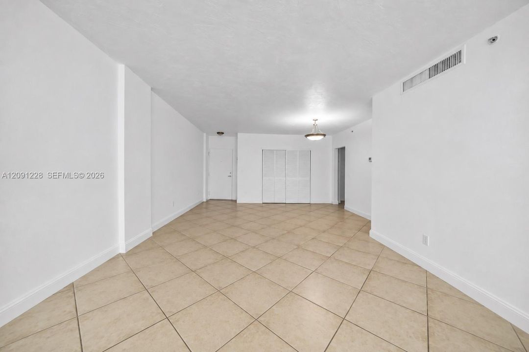 For Rent: $2,600 (1 beds, 1 baths, 817 Square Feet)