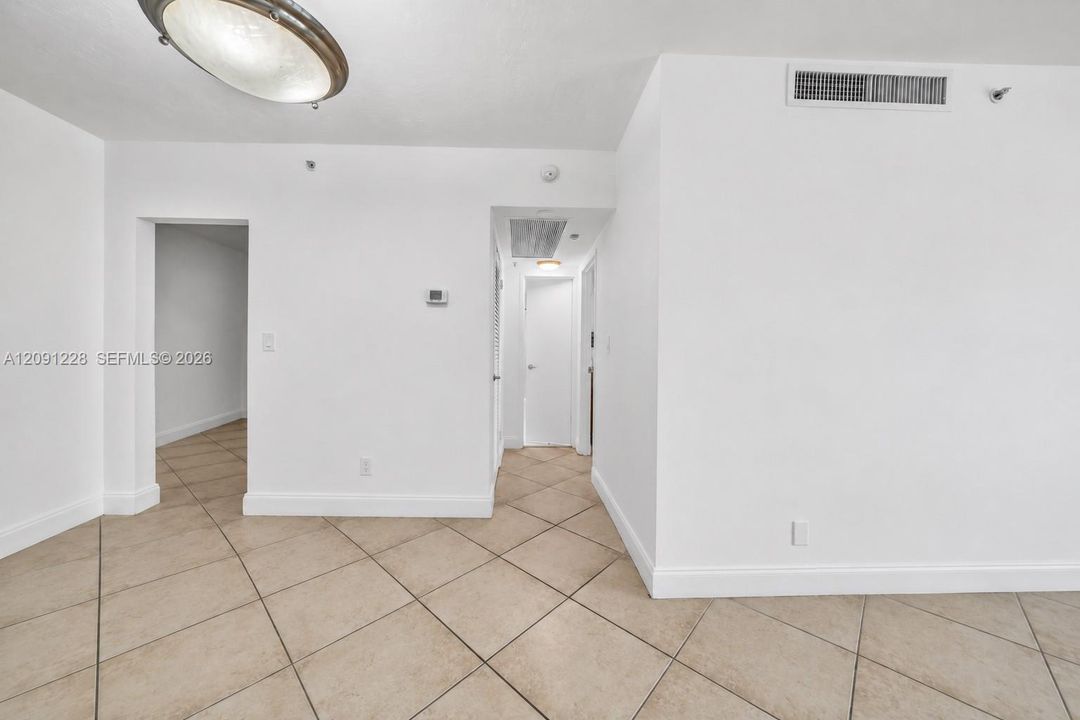 For Rent: $2,600 (1 beds, 1 baths, 817 Square Feet)
