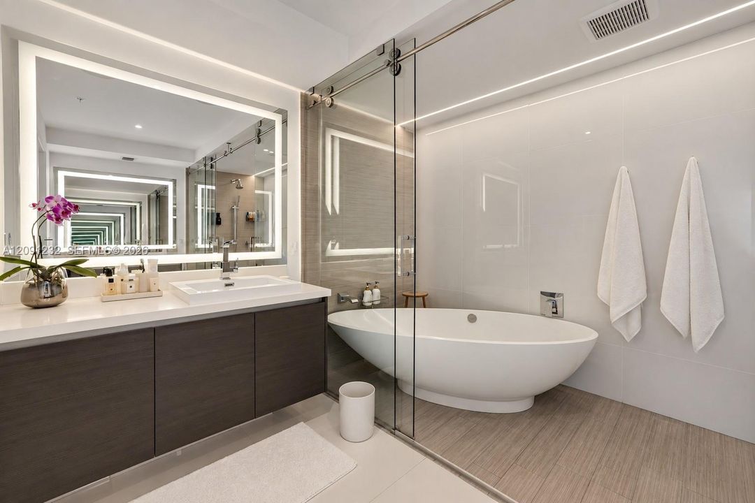 For Sale: $1,650,000 (3 beds, 3 baths, 1892 Square Feet)